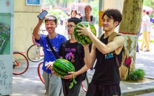 广西大学吃瓜,吃瓜群众的味蕾盛宴